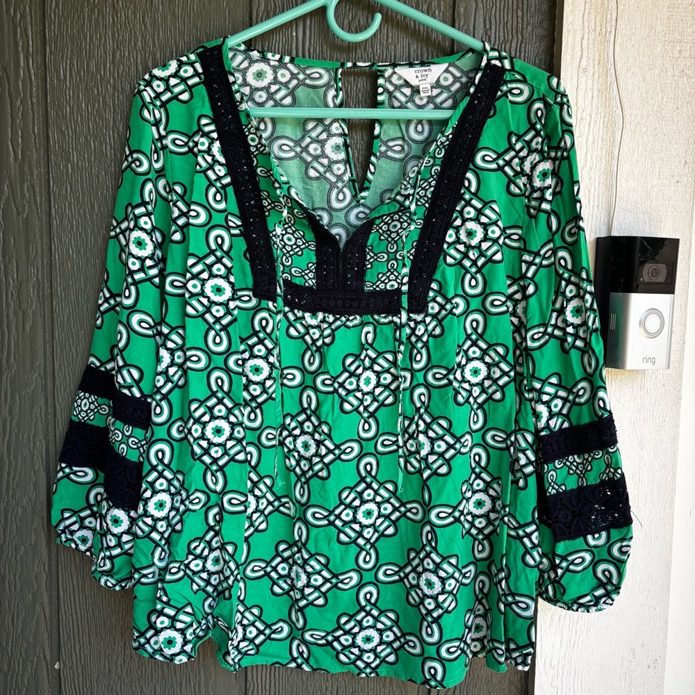 Crown & Ivy Green and Navy Geometric V-Neck Tunic Blouse - Petite XL